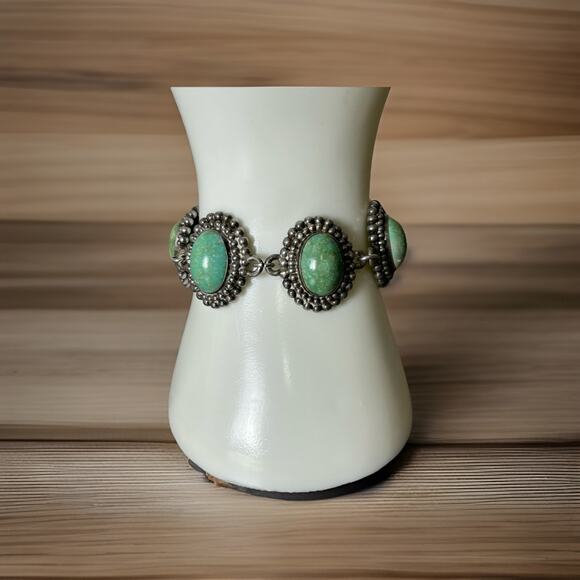 Lovely Vintage Southwest Sterling & Turquoise Bracelet. Measures 6” - Picture 1 of 6